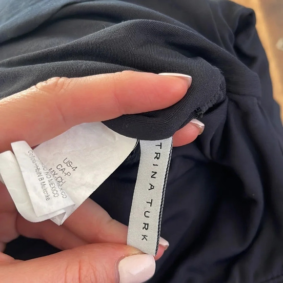 Trina Turk Solid Monarco Off-the-Shoulder Ruffle One Piece Swimsuit sz 4 - Picture 4 of 6